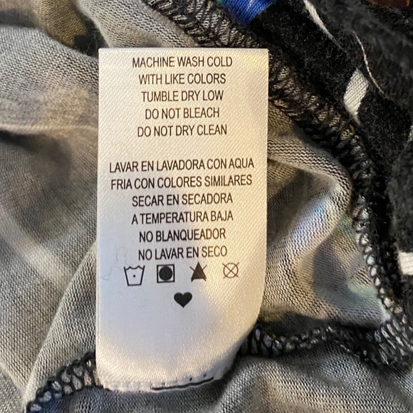 ♦️2/$20 Floral faux-wrap blouse - Picture 6 of 9